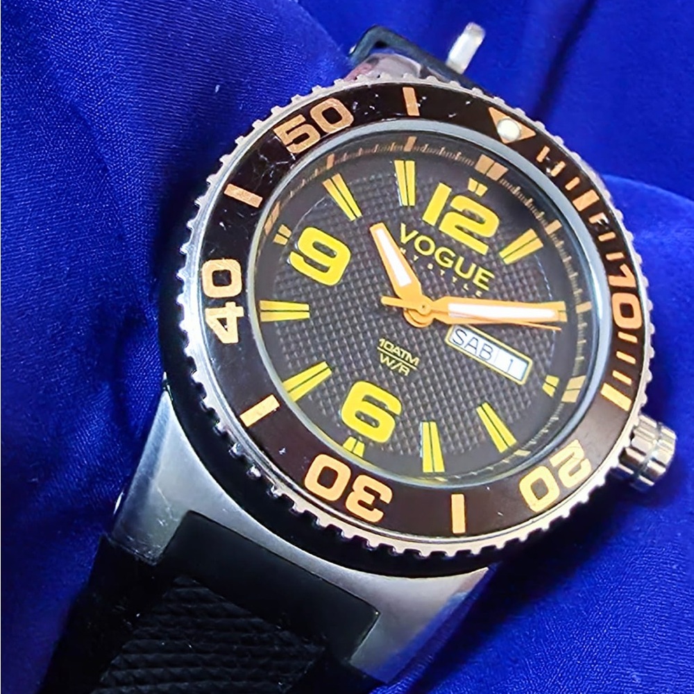 Vogue UK Day Date Swiss Diver Mens Watch
New battery, fully working